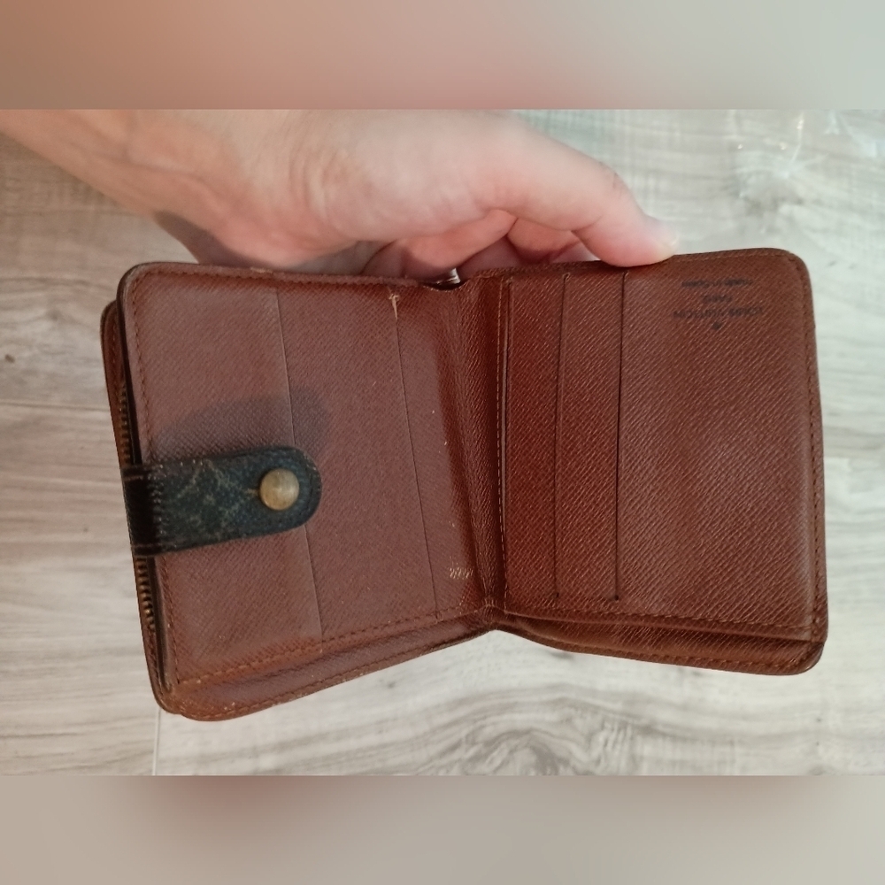 Louis Vuitton Brown Mongram Canvas Wallet Bi Fold - Picture 6 of 12